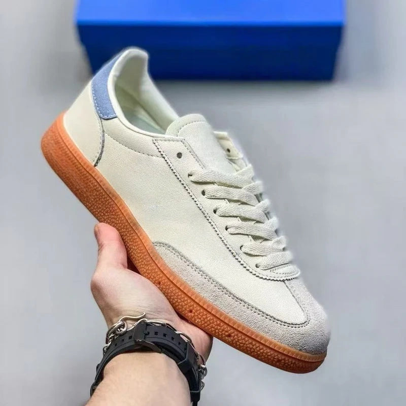 T588-1230 Casual, loose, comfortable, soft soled sports shoes