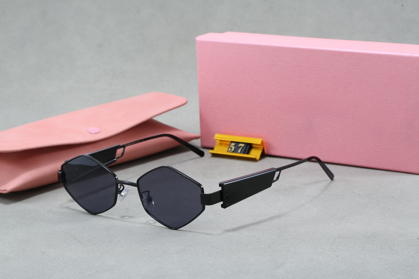 T588-1253 Metal frame fashionable sunglasses with small frame