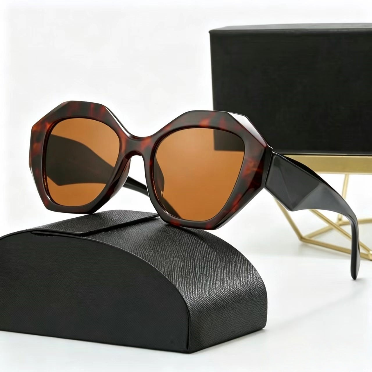 T588-1132    Personalized, versatile, irregular UV resistant sunglasses