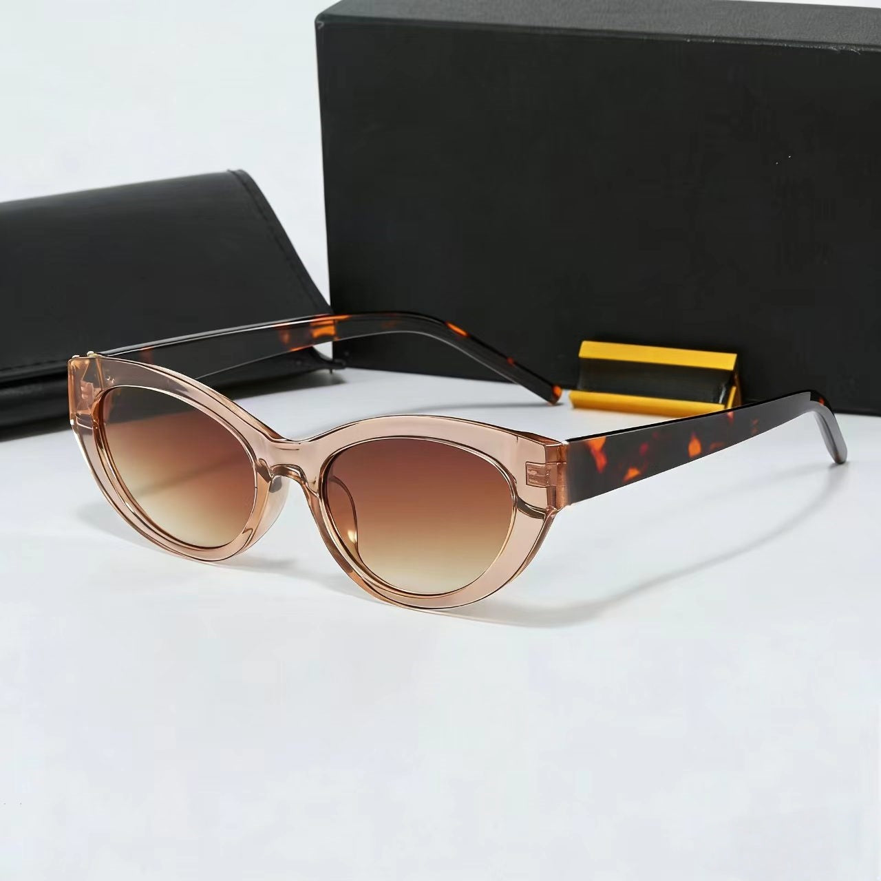 T588-1072  Cat's Eye Gradient Sunshade Sunglasses Fashionable and Versatile