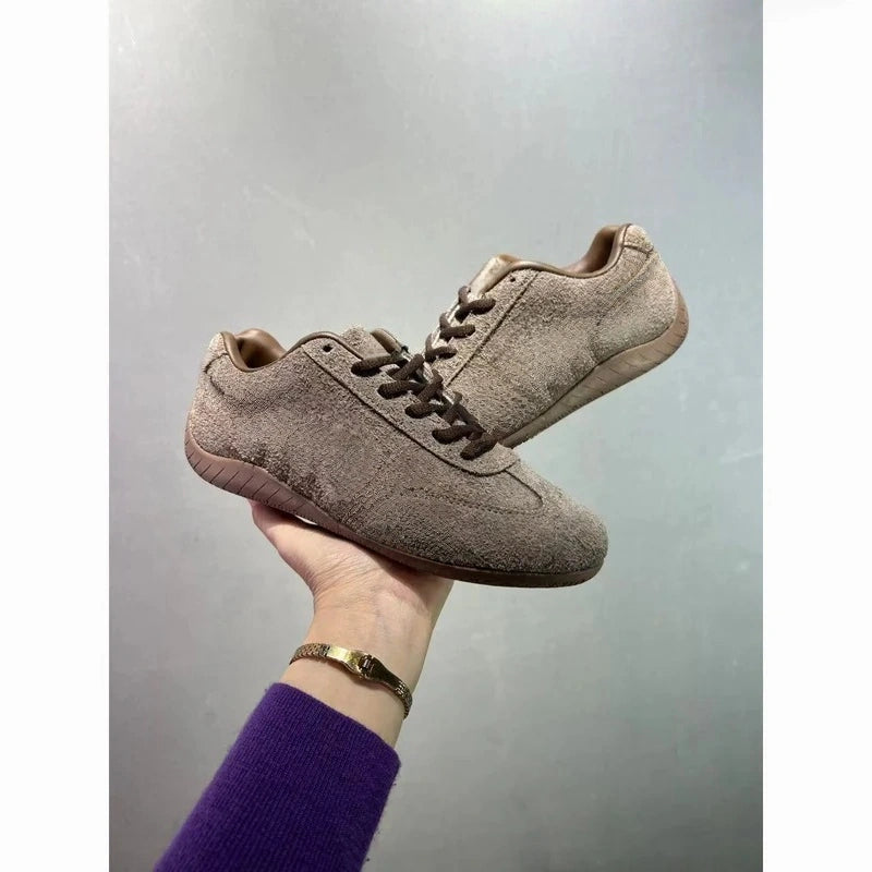 T588-1245  Sports and casual loose shoes
