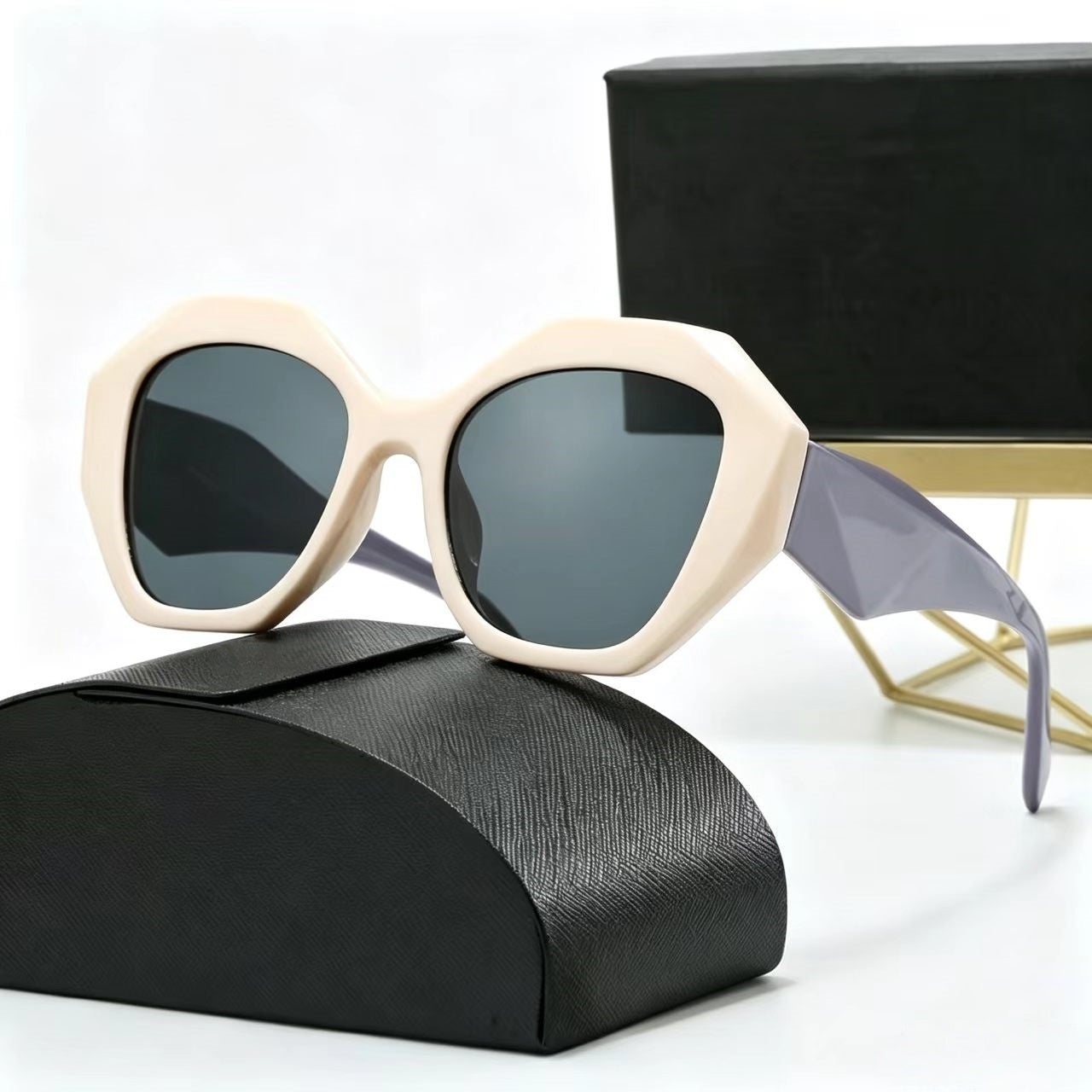 T588-1132    Personalized, versatile, irregular UV resistant sunglasses