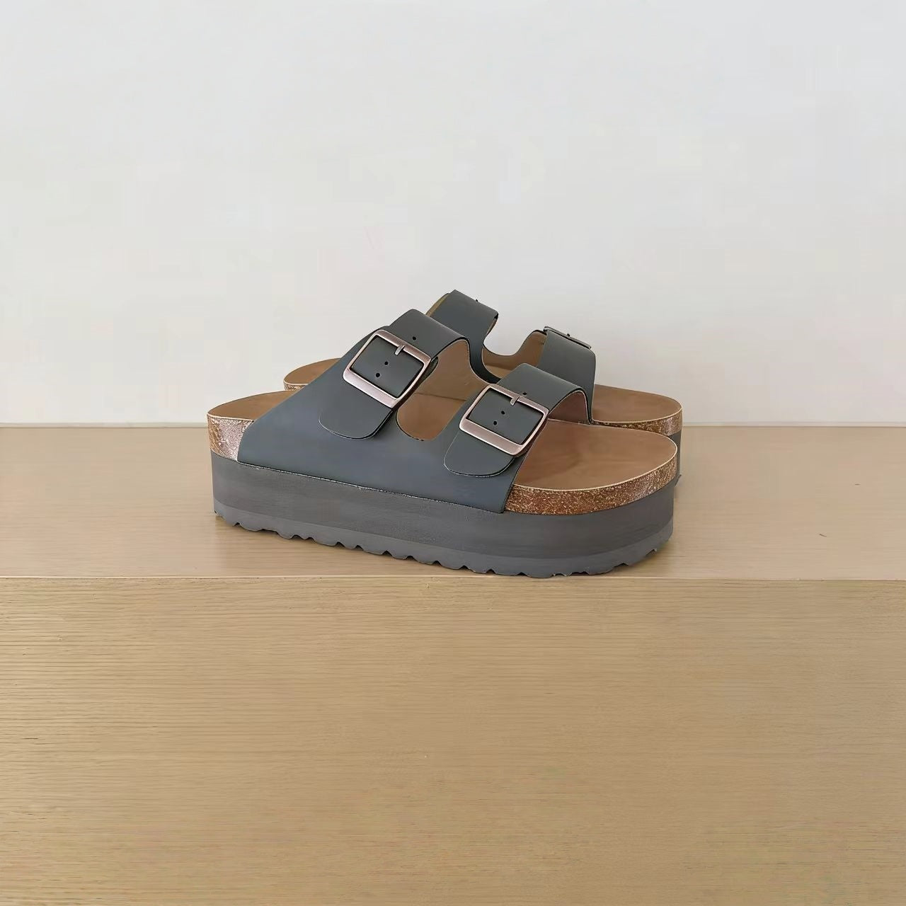 T588-1084 Thick soled sandals without heels for outdoor wear, summer trend